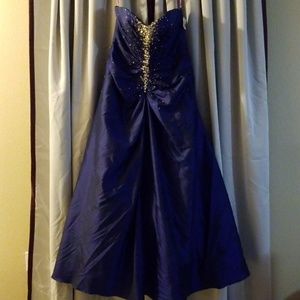 Maggie Sottero Flirt Prom Dress / Ball Gown